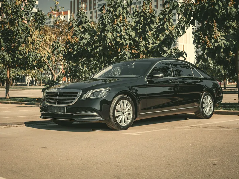 Siyah premium transfer aracı